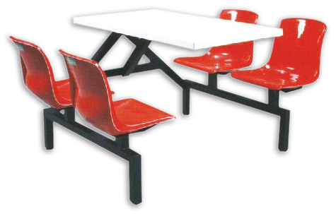  Table & Chairs (Table et chaises)