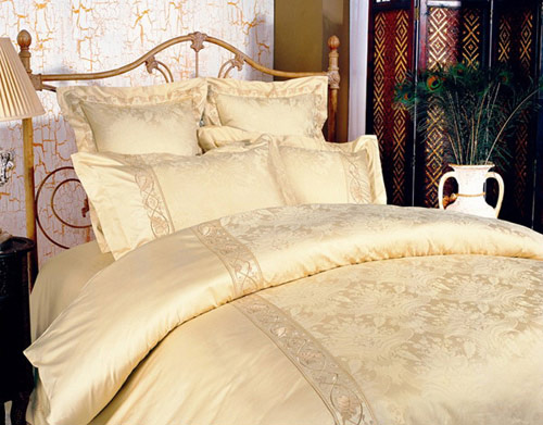  Embroidered Bedding Set (Gestickte Bettwäsche)