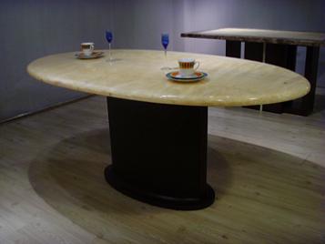  Dining Table (Обеденный стол)