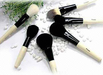 Single Cosmetic Brush (Single Cosmetic Brush)