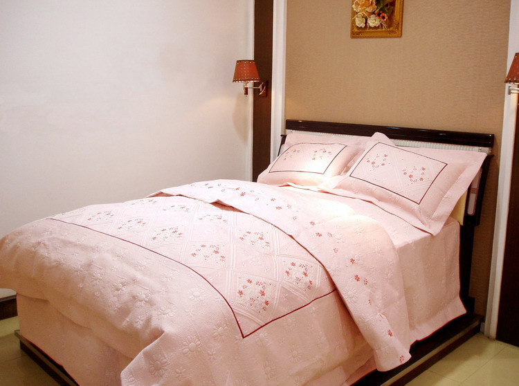  Quilting Embroidery Bedding Set