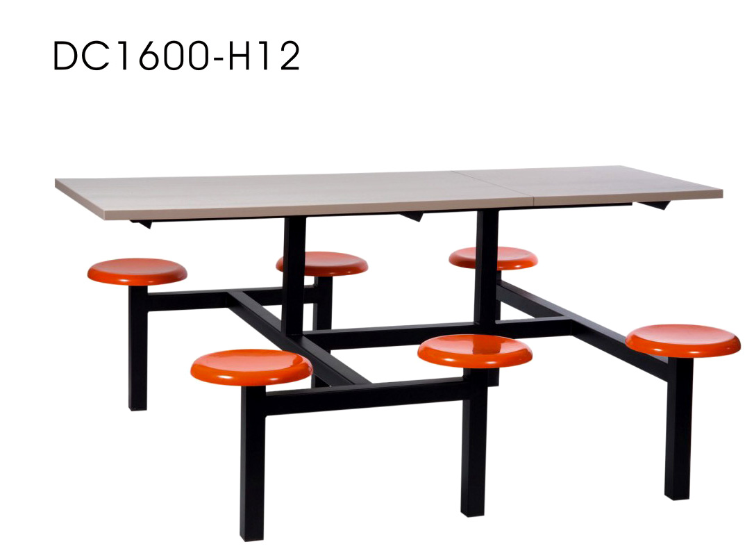  Chairs and Tables (Chaises et tables)