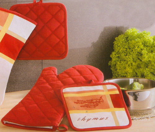  Oven Mitts and Potholder (Four mitaines et Potholder)