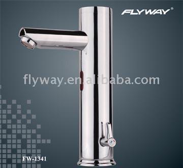  2-Part System Automatic Sensing Faucet (2-Partie du système de détection automatique du robinet)