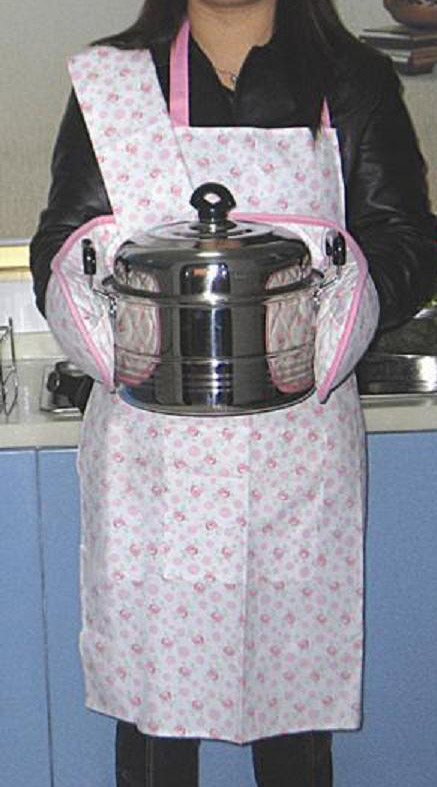  Apron and Oven Mitts (Schürze und Topflappen)