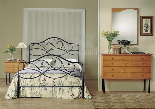  Iron Furniture (Meubles en fer)