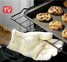  The `Oven` Glove (Le  four  Glove)