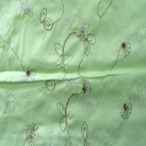  Embroidery Poplin with Spandex (Popeline avec broderies Spandex)