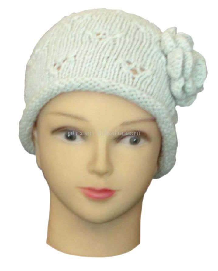  Knitted Hat with Holes and Flowers (Вязаную шапочку с дырочками и цветами)