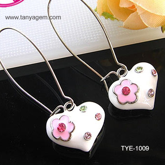  Cool Earrings ( Cool Earrings)