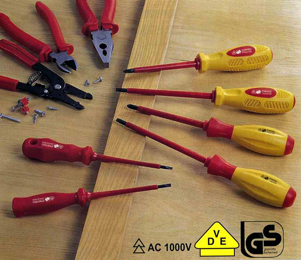  Electrician`s Screwdriver (Tournevis Electrician`s)