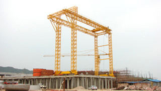  Gantry Crane with Saddle (Grue à portique avec une selle)