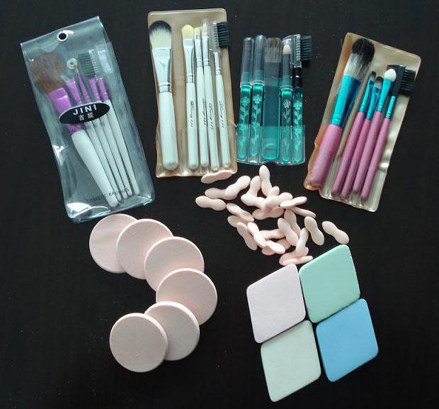  Cosmetic Accessories