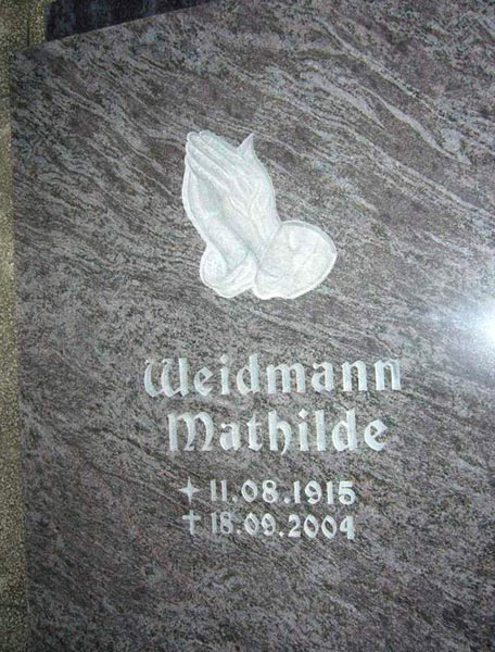  Gravestone (Надгробие)