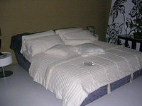  Bed & Bedding