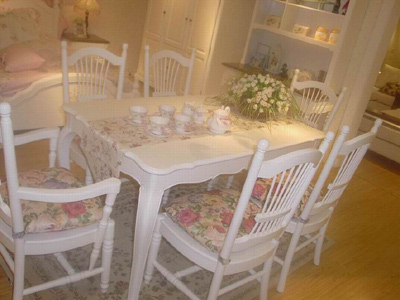  Table & Chair