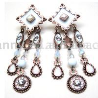  Earring (Earring)