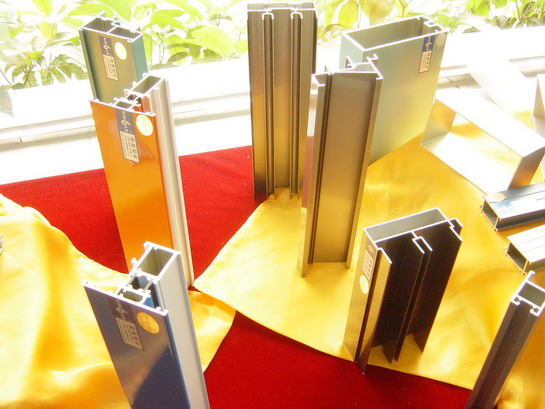  Aluminium Extruded Profile (Aluminium Strangpreßprofil)