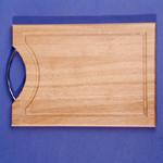 Wooden cutting board with stainless steel handle (En bois, planche à découper avec poignée en acier inoxydable)