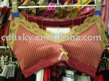 brand bra (marque de soutien-gorge)