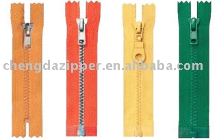 plastic zipper (plastique à glissière)
