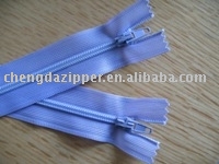 nylon zippe with lace tape (Zippe nylon avec du ruban de dentelle)