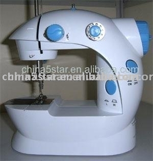 Compact Sewing Machine (Machine à coudre compacte)