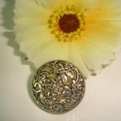 Plasic Button (Plasic Button)