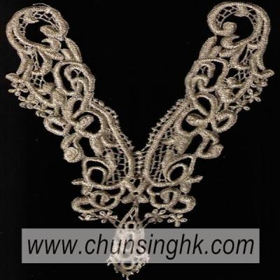 gold and silver collar (or et d`argent collier)