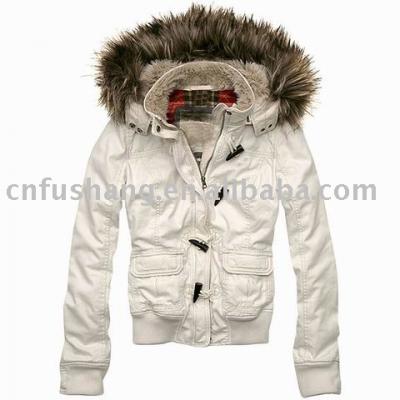 Fashion and popular name brand coat for women`s (Mode et populaires habit de marque pour les femmes `s)