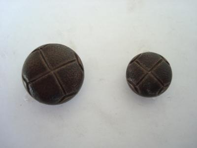 leather button (cuir bouton)