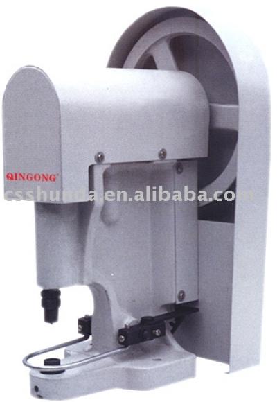 Button-attaching machine (Button-attachant machine)