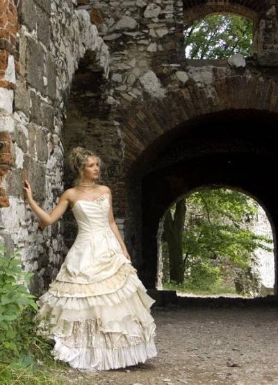 Designer 100% Pure Natural Silk Wedding Corset %26 Gown (Designer 100% reiner Naturseide Hochzeit Korsett% 26 Gown)