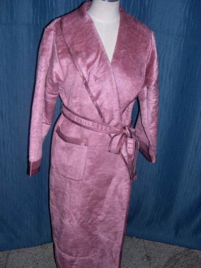 Silk Bathrobe and Sleeping Wear (Silk Bathrobe and Sleeping Wear)