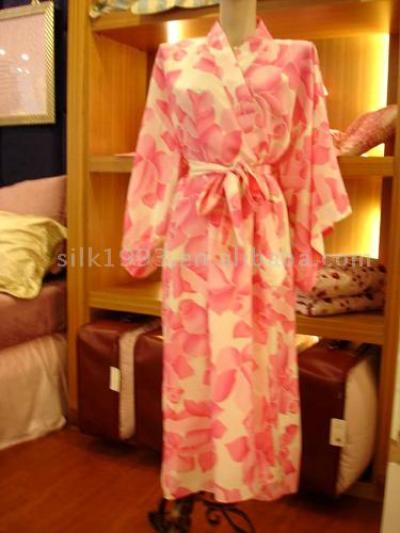 Silk Bathrobe (Silk Bathrobe)