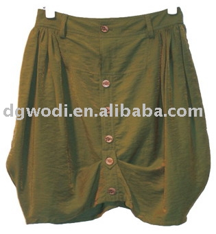 ladies` fashion short skirts (Mesdames `la mode des jupes courtes)