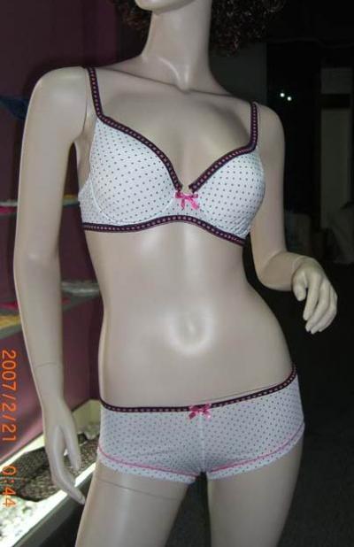 Dots with beading bra and thong (Points avec perlage soutien-gorge et string)