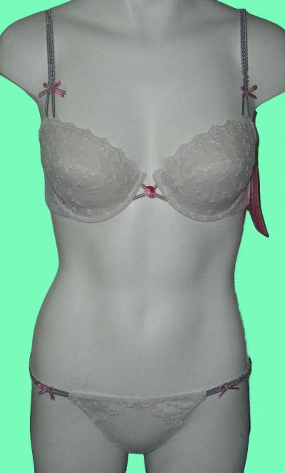 Bra %26 String set (Soutien-gorge 26% fixé à cordes)