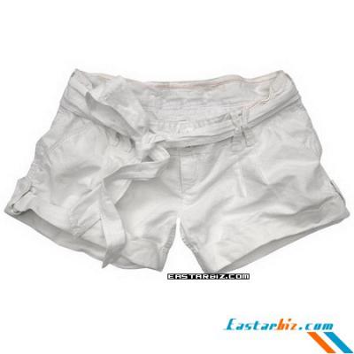 woman short pants (Женщина коротких штанишках)