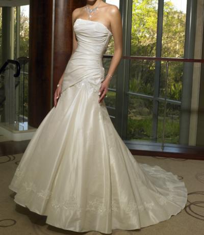 Wedding dress MS 1075 (Robe de mariée MS 1075)