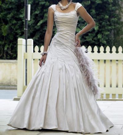Wedding dress MS 1052 (Robe de mariée MS 1052)
