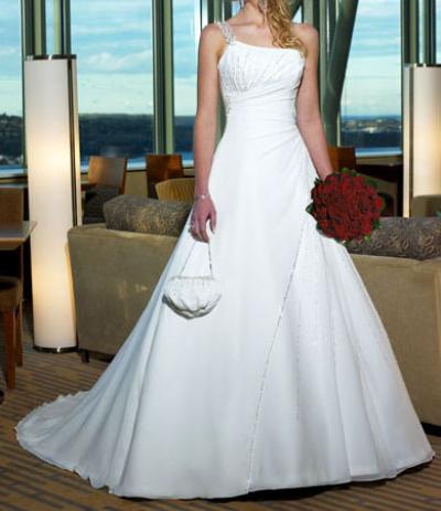 Wedding dress MS 1023 (Robe de mariée MS 1023)