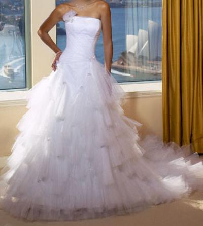 Wedding dress MS 1018 (Robe de mariée MS 1018)