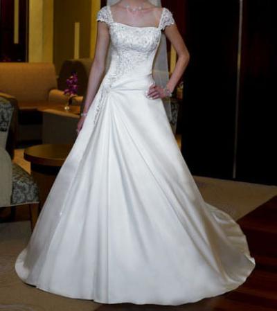 Wedding dress MS 1019 (Robe de mariée MS 1019)