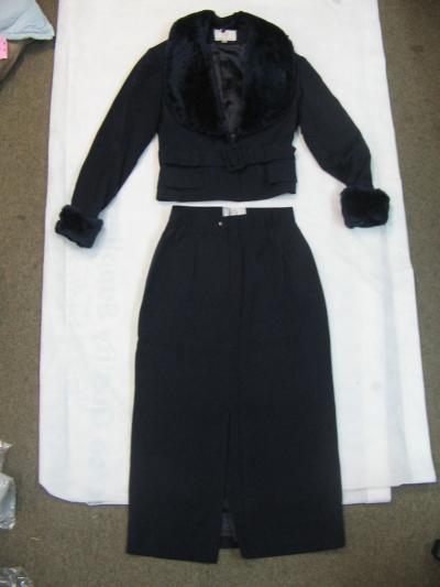 US$2.8/pc x 1200pcs ladies` suit (2.8/pc US $ x 1200pcs Mesdames `costume)