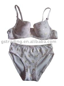 underwear set (définir des sous-vêtements)