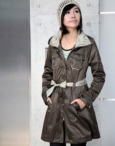 ladies` nylon dust coat (Mesdames `cache-poussière en nylon)