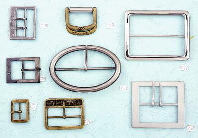 Metal Buckles (Металлическими пряжками)