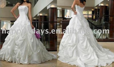 Fashionable Bridal Wear with high-quality French Taffeta, Italian Organza (Portez-la avec la mode nuptiale Organza français de qualité Taffetas, italien)