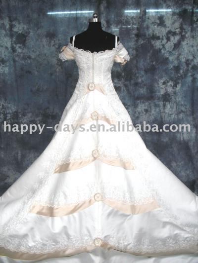 Stylish Bridal Wear with high-quality Silk, Italian Organza (Stylish Bridal Wear mit hochwertiger Seide, Organza Italienisch)